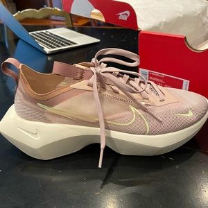 Brand new Nike Vista Lite Sneaker- Beige